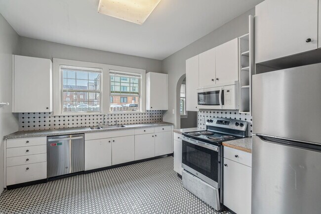 Building Photo - 1606 Laurel Ave