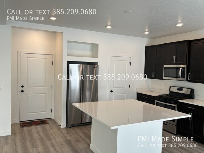 Building Photo - Modern and Spacious Home In Lehi with 2 Ca...