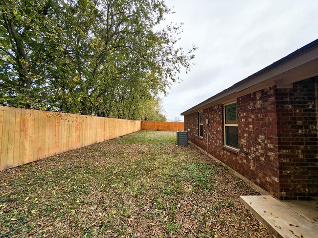 Building Photo - 701 Sladecek Dr