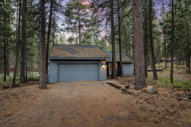 Building Photo - 18087 E Butte Ln