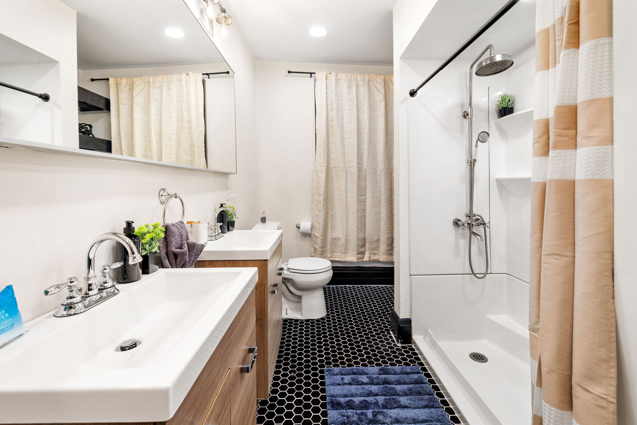2nd Floor Bathroom (Main Bathroom), Dual Shower with Rain Shower Assembly - 10 Carrie St