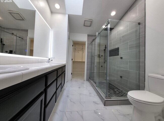 Building Photo - 2114 SE 60th Ave