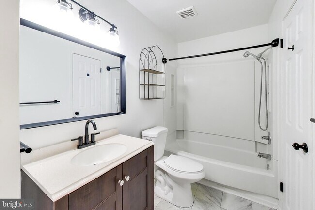 Building Photo - 13117 Wonderland Way