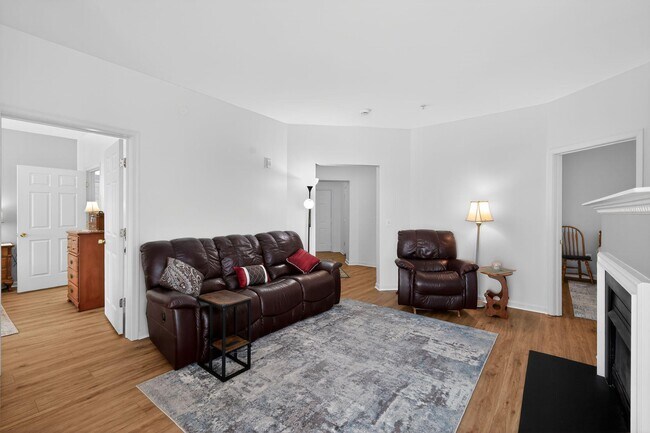 Building Photo - 2605 Chapel Lake Dr