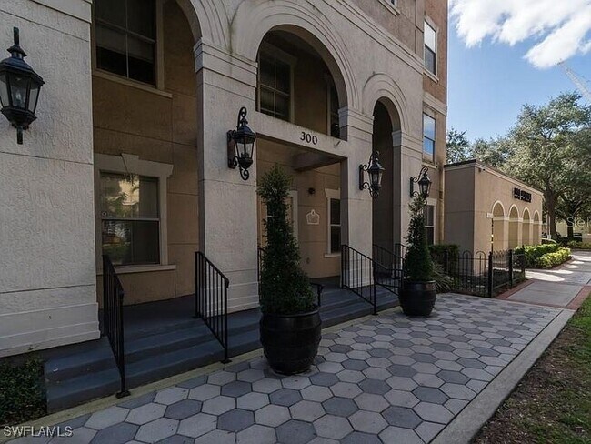 Building Photo - 202 E South St