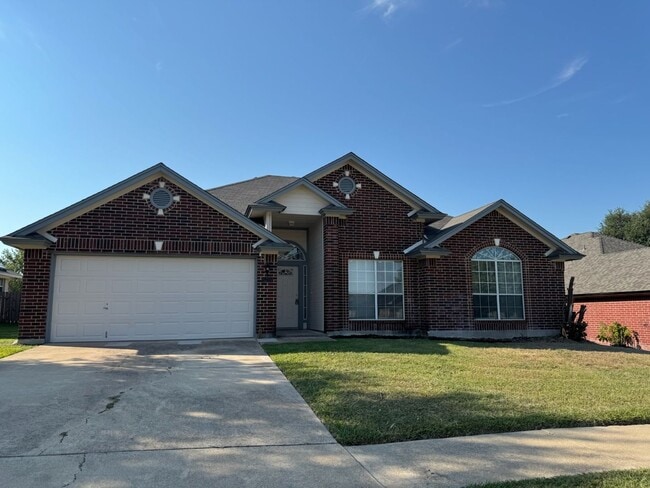 Primary Photo - Remodeled 3 Bedroom Plus Bonus Room - Comi...