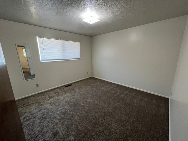 Building Photo - Lovely duplex for rent in Orem