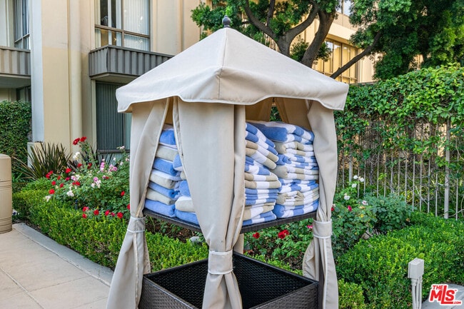 Building Photo - 2160 Century Park E