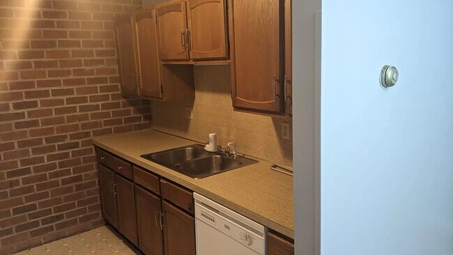 Building Photo - Quiet 1 Bedroom Convenient to Hershey Med and Attractions