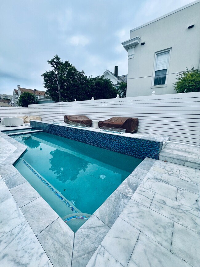 Building Photo - 16 S Somerset Ave