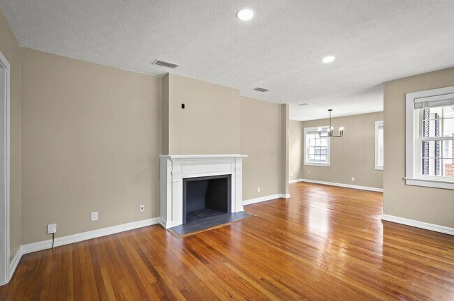 Building Photo - 4160 Marquette Ave