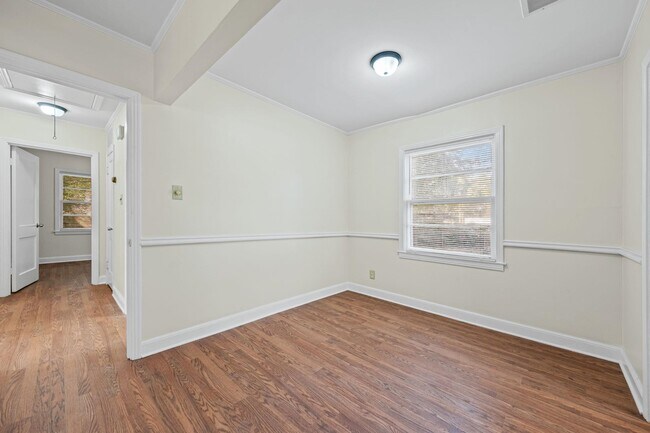 Building Photo - 1139 Russwood Rd