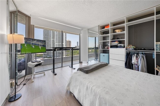 Building Photo - 3530 Mystic Pointe Dr