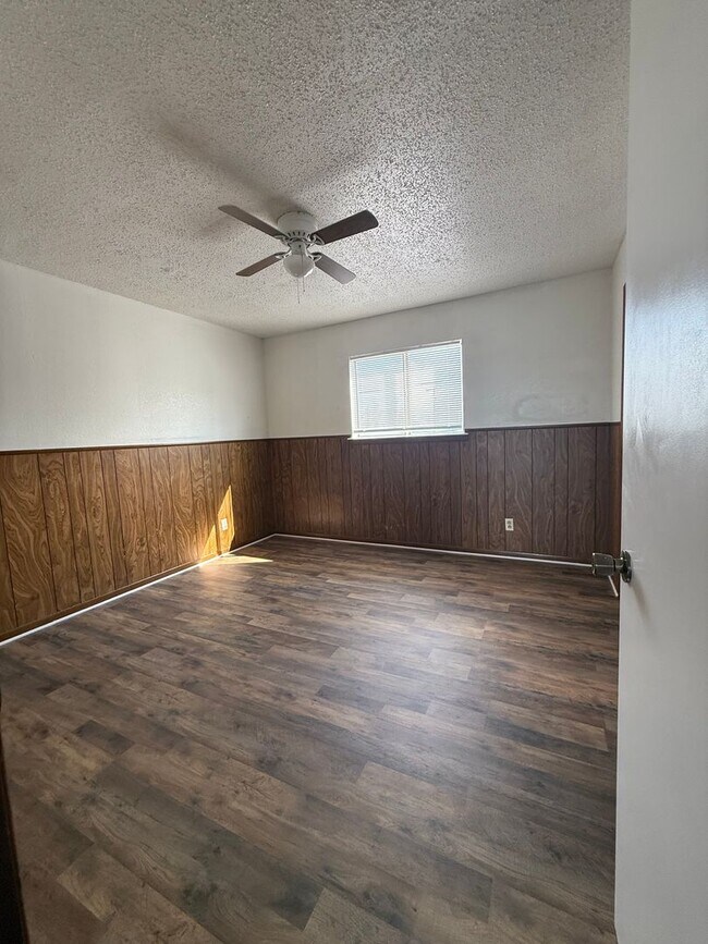 Building Photo - Bundrant Apartments