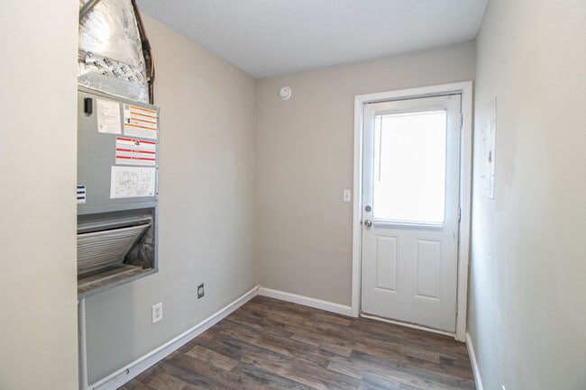 Building Photo - 14-414 Thompsonville Ln