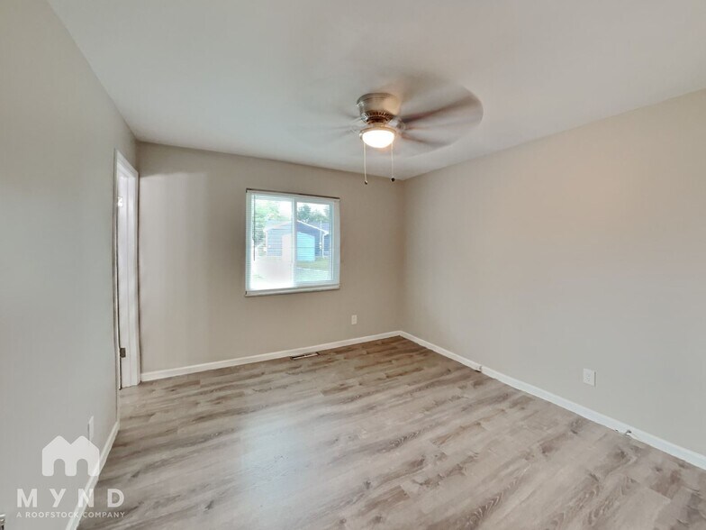 Building Photo - 654 Hillsdale Dr