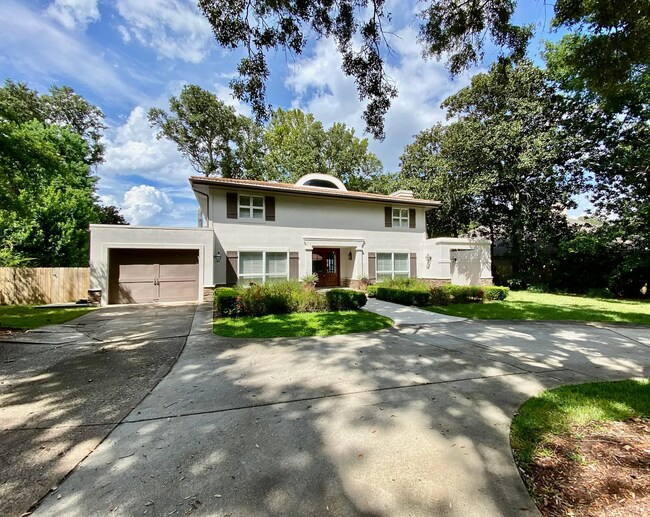 Building Photo - 2380 W Bayshore Rd