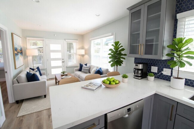 Building Photo - Santa Monica House with Huge Yard on Walking Street Blocks to Beach