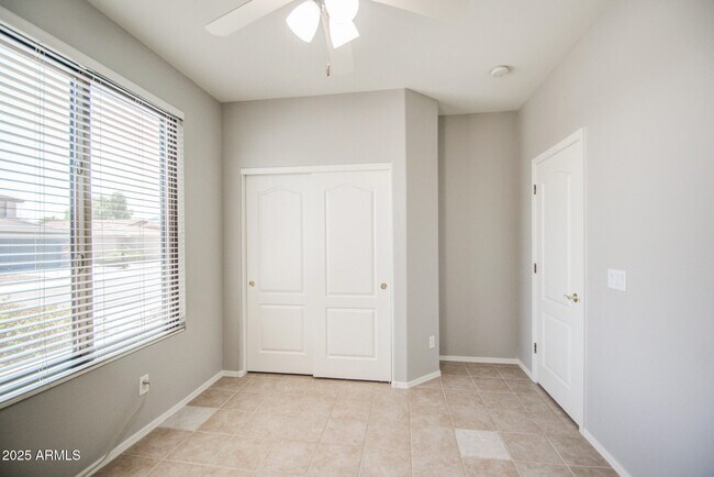 Building Photo - 1634 W Windsong Dr