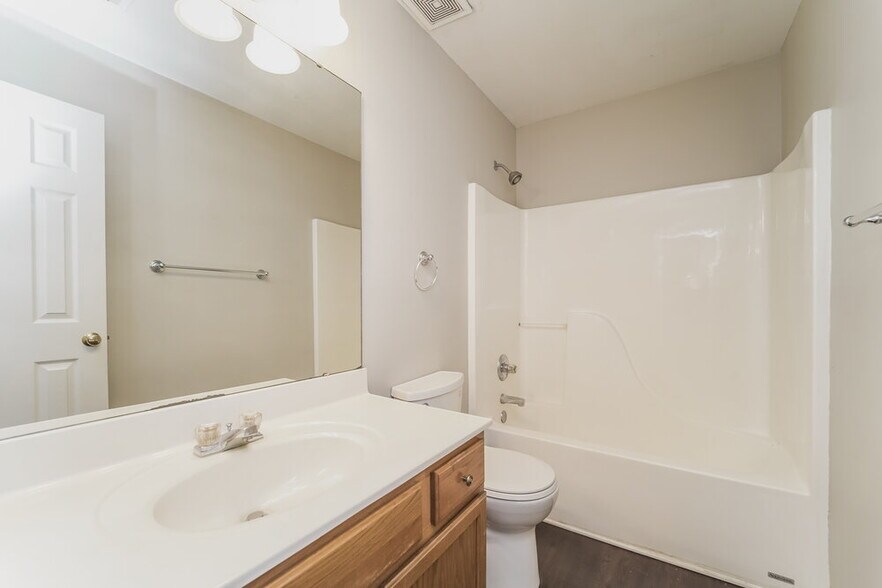 Building Photo - 785 Sir Raleigh Dr