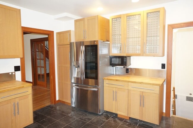 Building Photo - Amazing two bedroom sellwood beauty!