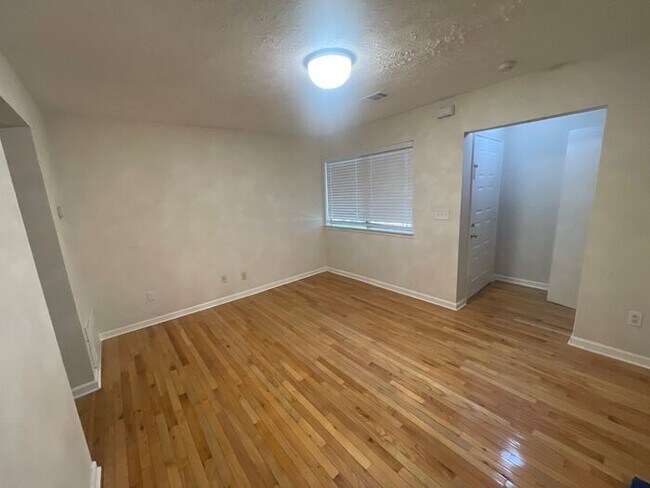 Building Photo - 18 Country Pl Ct