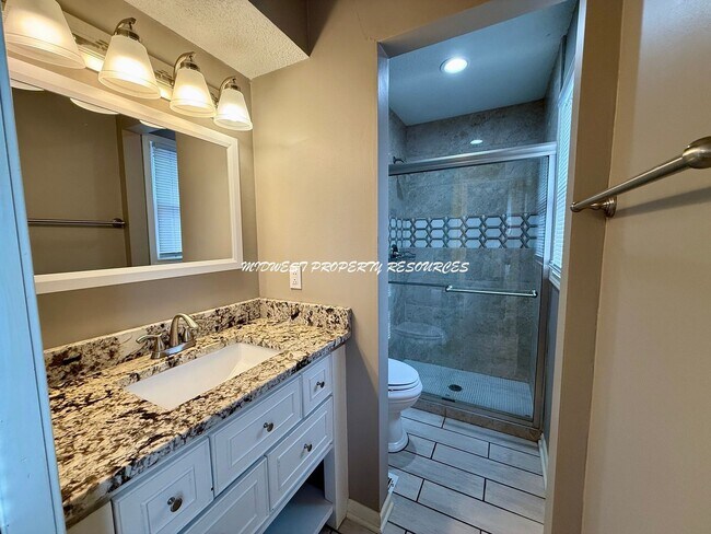 Building Photo - 3 Bed | 2 Bath Home for Rent – Lee’s Summit