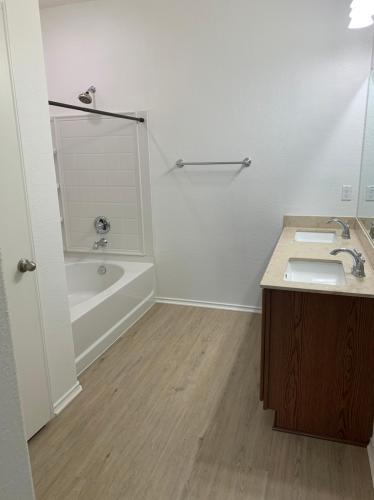 Building Photo - 1170 Lonesome Oak Drive