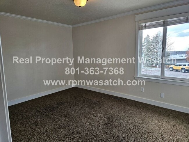 Building Photo - 985 Northcliffe Dr N