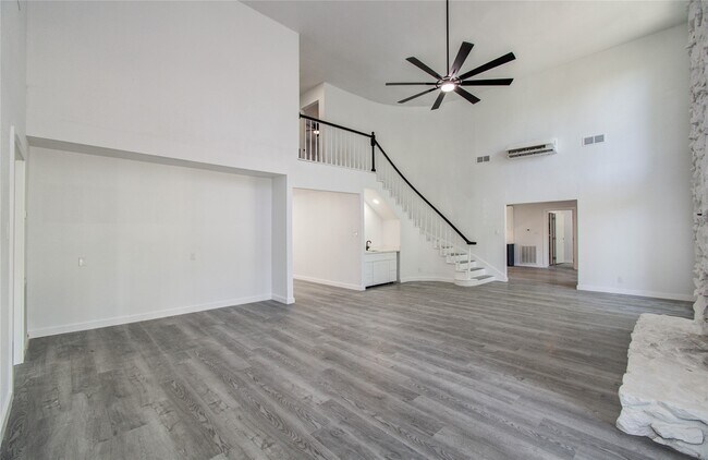 Building Photo - 619 River Plantation Dr