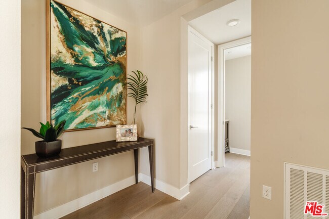 Building Photo - 12765 Bluff Creek Dr