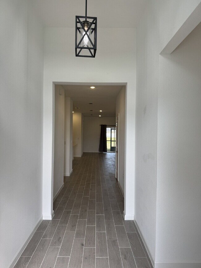 Building Photo - "Spacious 4-Bed Oasis with Granite Finishes & Guest Suite in Jacksonville!"