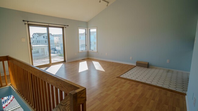 Building Photo - 3719 Ocean Ave