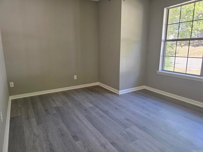 Building Photo - 216 Windhill Dr