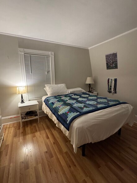 Building Photo - 204 Bridge St