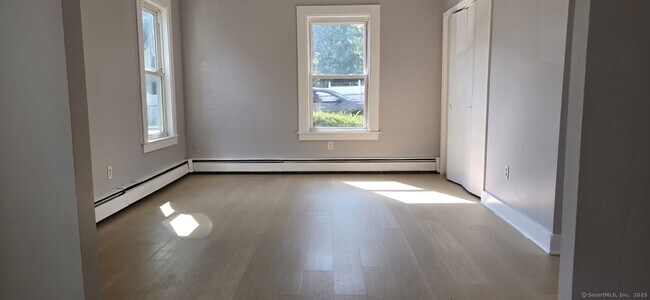 Building Photo - 306 Sigourney St
