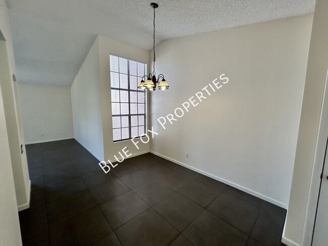 Building Photo - 6490 N Tierra De Las Catalinas