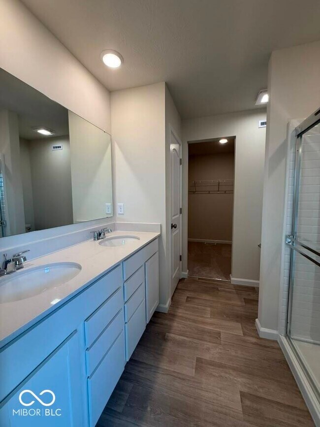Building Photo - 3802 Sterling Dr