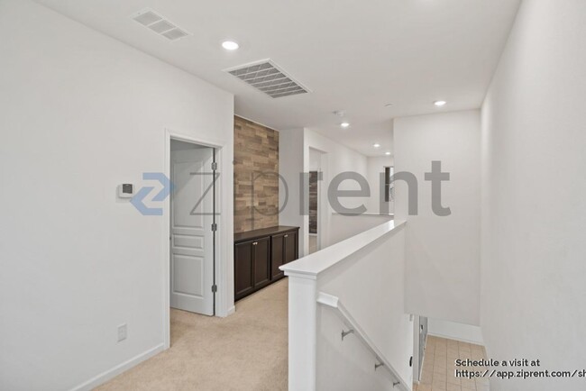 Building Photo - 1339 Sauvignon St