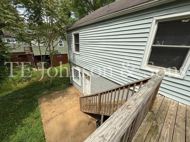 Building Photo - Charming Renovated 3BR Home