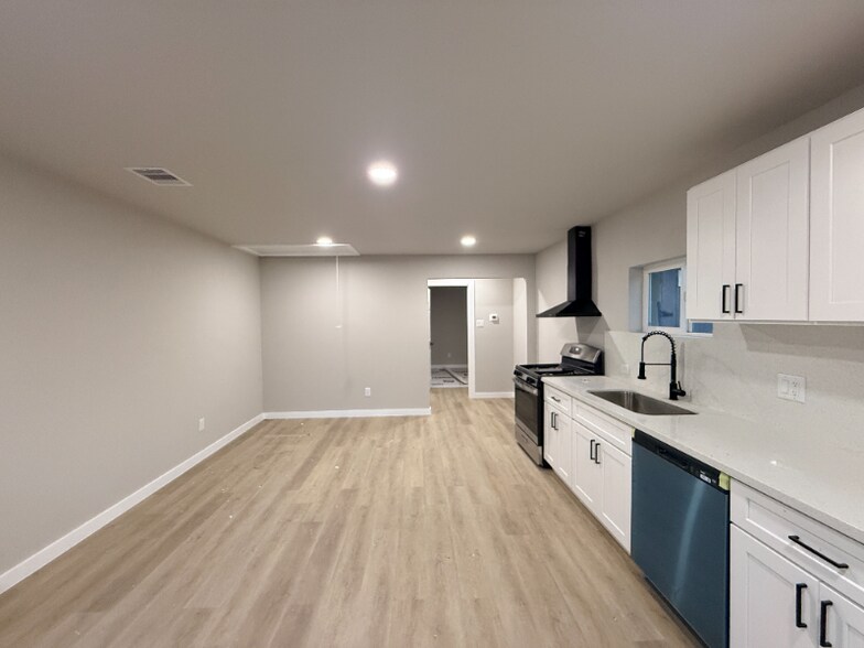 Building Photo - 1519 McKee St