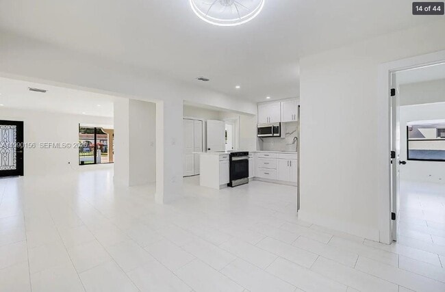 Building Photo - 865 W 72nd Pl