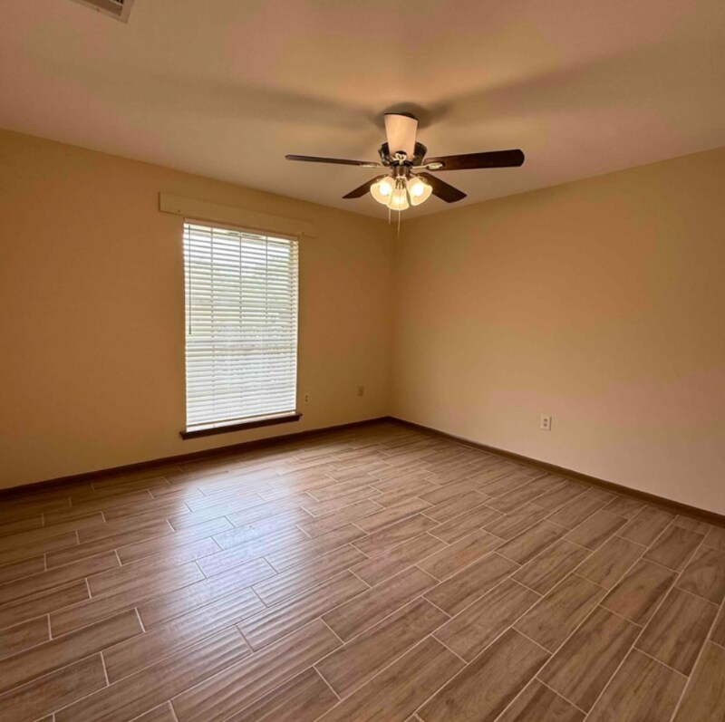 Building Photo - 3011 Cavalier Dr