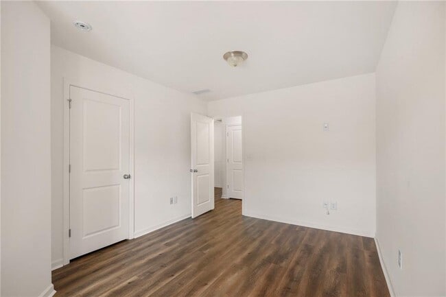 Building Photo - 4915 Longview Walk