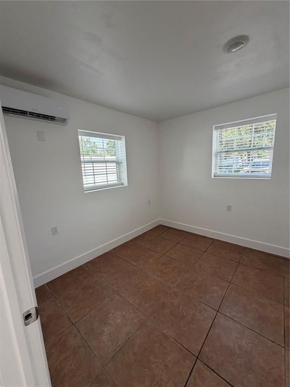 Building Photo - 1702 W Dempsey Ave