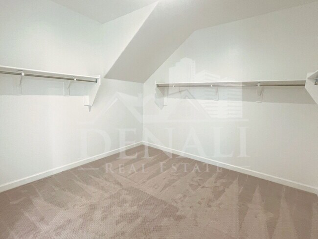 Building Photo - 2760 W Stradling Ave