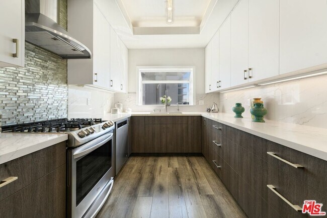 Building Photo - 1278 S Camden Dr
