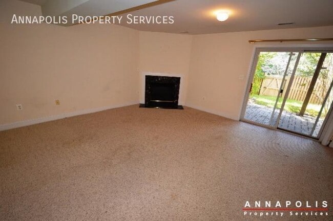 Building Photo - 828 Stonehurst Ct