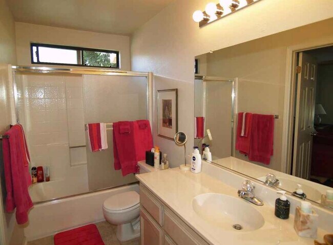 Building Photo - 2524 Garlandwood Dr