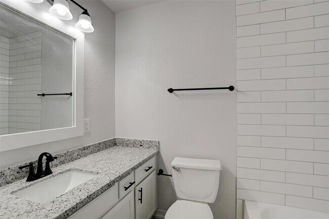 Building Photo - 3003 Taylor St